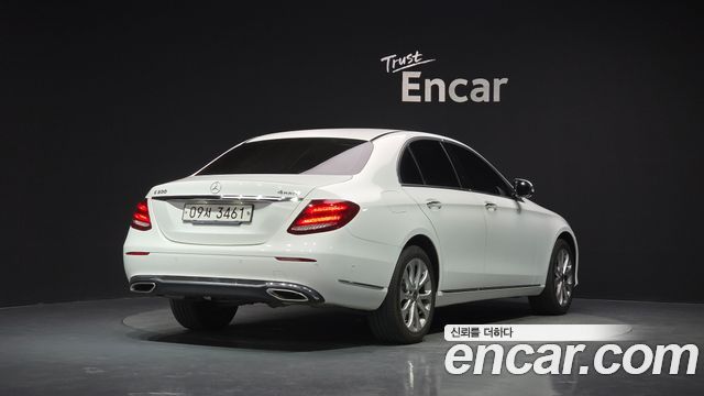 Mercedes-Benz E-Class E300 4MATIC Exclusive
