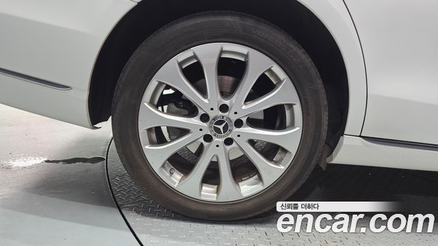 Mercedes-Benz E-Class E300 4MATIC Exclusive