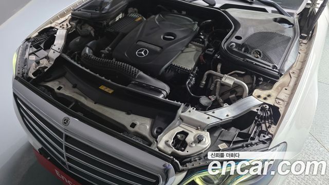 Mercedes-Benz E-Class E300 4MATIC Exclusive