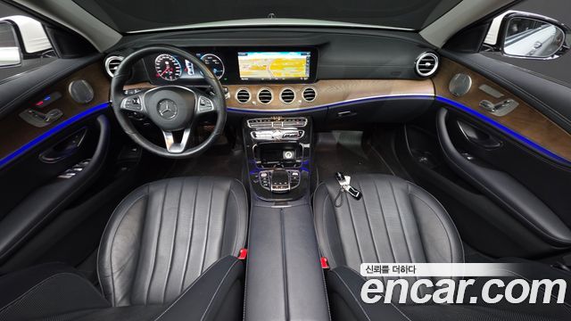Mercedes-Benz E-Class E300 4MATIC Exclusive