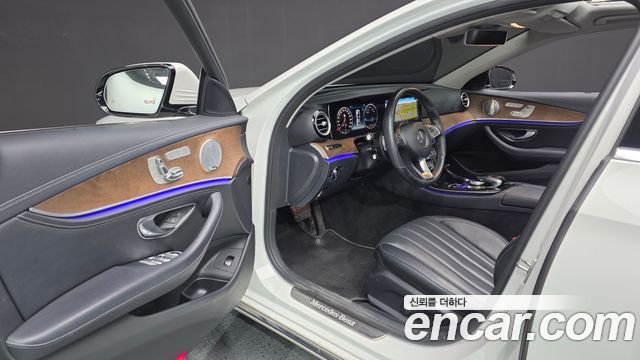 Mercedes-Benz E-Class E300 4MATIC Exclusive