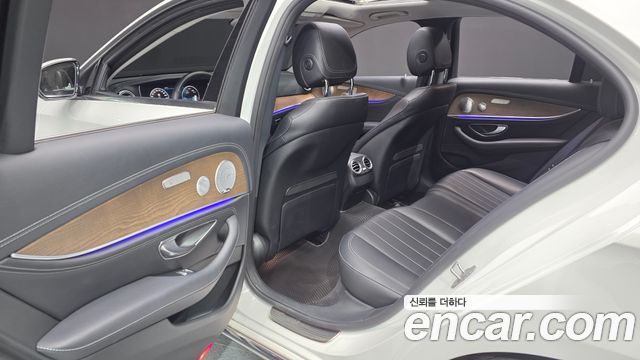 Mercedes-Benz E-Class E300 4MATIC Exclusive