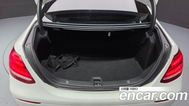 Mercedes-Benz E-Class E300 4MATIC Exclusive