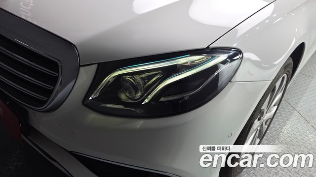 Mercedes-Benz E-Class E300 4MATIC Exclusive