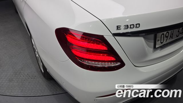 Mercedes-Benz E-Class E300 4MATIC Exclusive