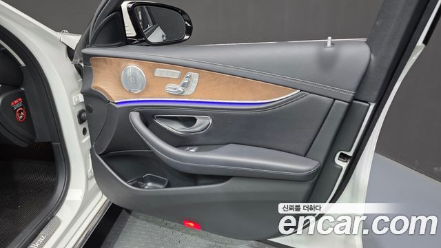 Mercedes-Benz E-Class E300 4MATIC Exclusive