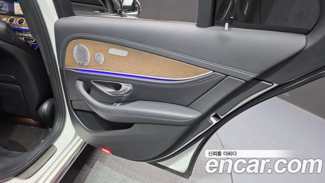 Mercedes-Benz E-Class E300 4MATIC Exclusive