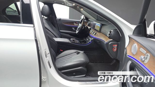 Mercedes-Benz E-Class E300 4MATIC Exclusive