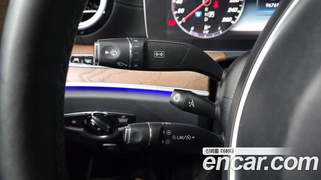 Mercedes-Benz E-Class E300 4MATIC Exclusive