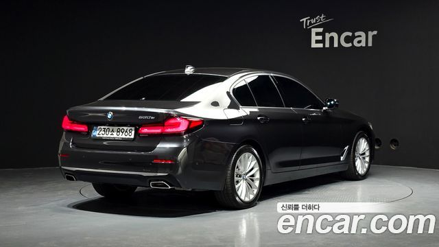 BMW 5-Series 530e Luxury