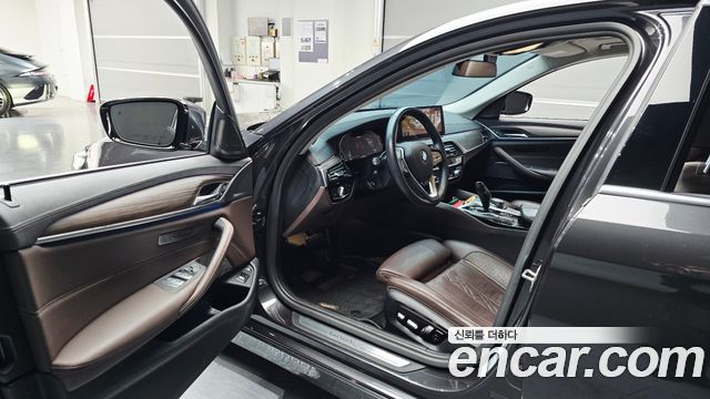 BMW 5-Series 530e Luxury