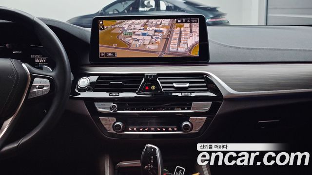 BMW 5-Series 530e Luxury