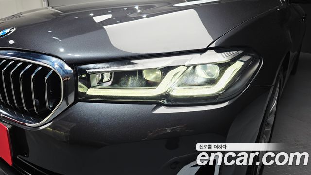 BMW 5-Series 530e Luxury