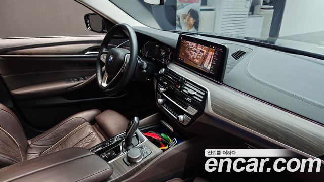 BMW 5-Series 530e Luxury