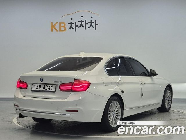 BMW 3-Series 320i Luxury