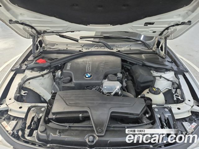 BMW 3-Series 320i Luxury