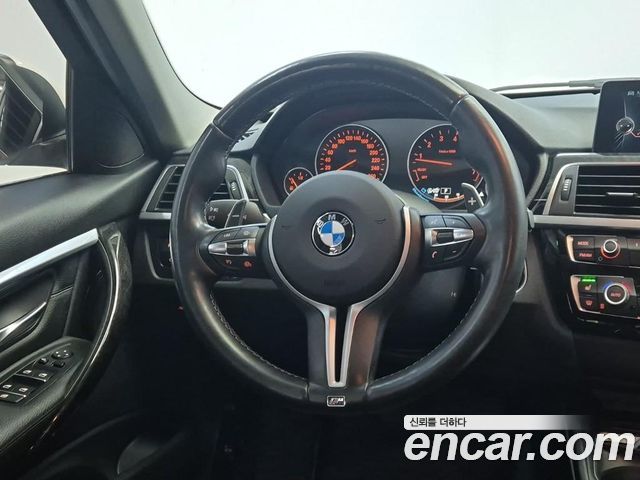 BMW 3-Series 320i Luxury