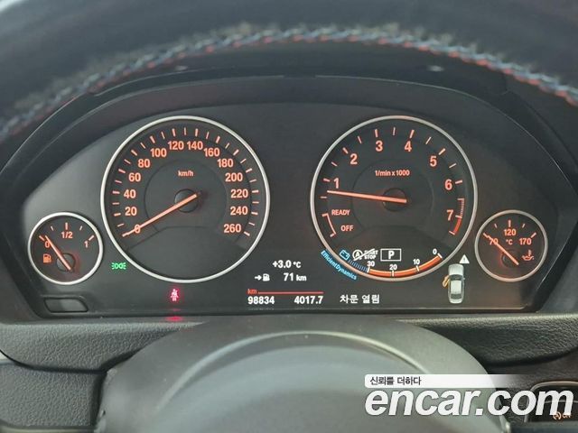 BMW 3-Series 320i Luxury