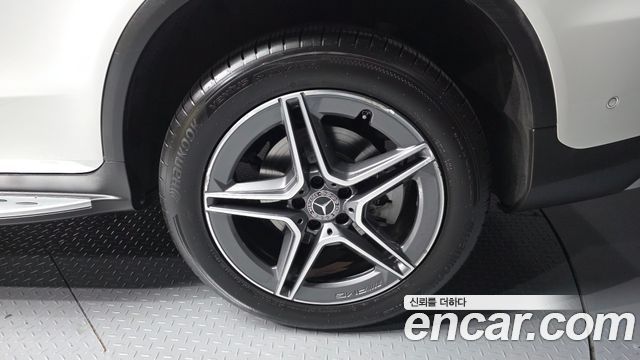 Mercedes-Benz GLC-Class GLC300e 4MATIC Coupe