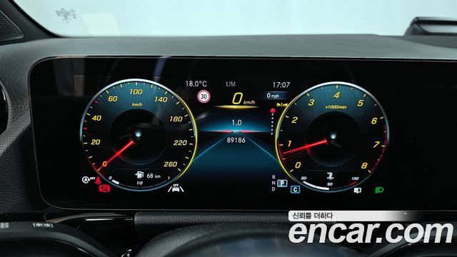 Mercedes-Benz GLA-Class GLA250 4MATIC