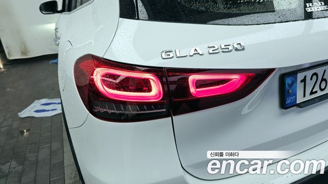 Mercedes-Benz GLA-Class GLA250 4MATIC
