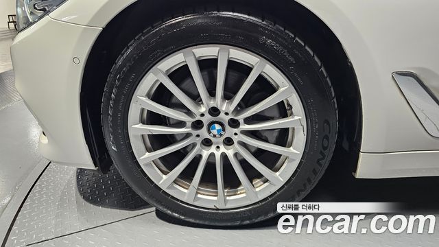 BMW 5-Series 520i Luxury