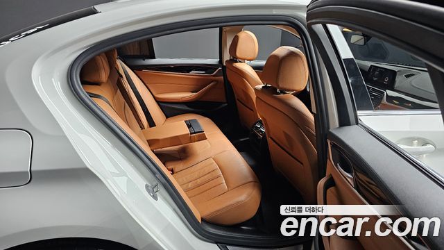 BMW 5-Series 520i Luxury