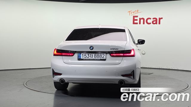 BMW 3-Series 320i Luxury