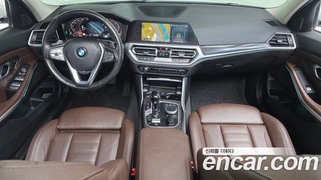 BMW 3-Series 320i Luxury