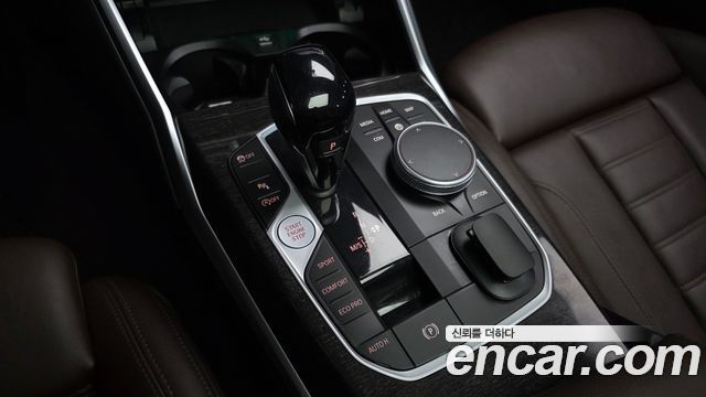 BMW 3-Series 320i Luxury