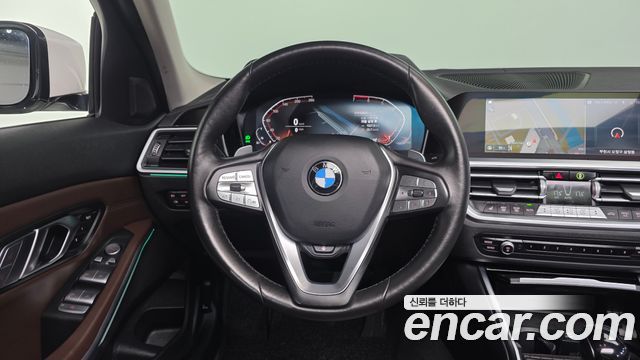BMW 3-Series 320i Luxury