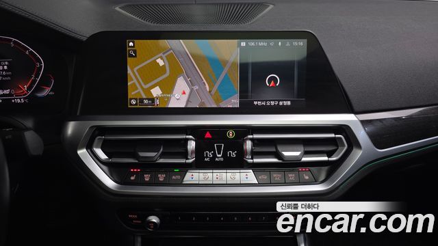 BMW 3-Series 320i Luxury