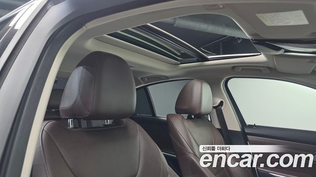 BMW 3-Series 320i Luxury