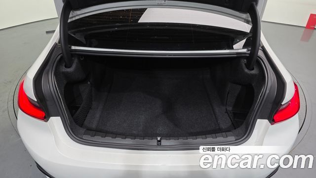 BMW 3-Series 320i Luxury