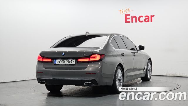 BMW 5-Series 530e Luxury