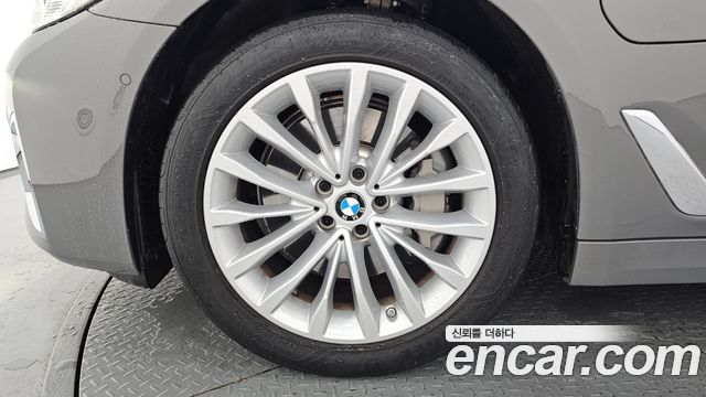 BMW 5-Series 530e Luxury
