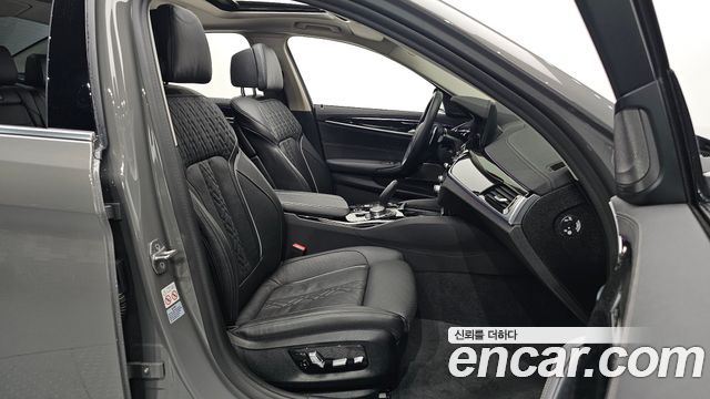 BMW 5-Series 530e Luxury
