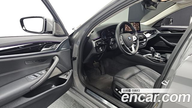 BMW 5-Series 530e Luxury
