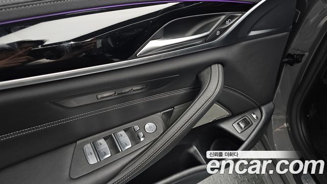 BMW 5-Series 530e Luxury