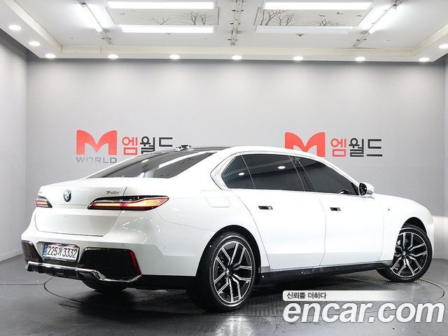 BMW 7-Series 740i xDrive M Sport