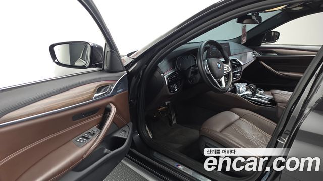 BMW 5-Series 530i M Sport Package Plus