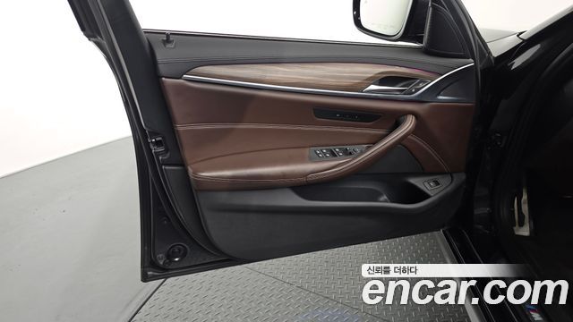 BMW 5-Series 530i M Sport Package Plus