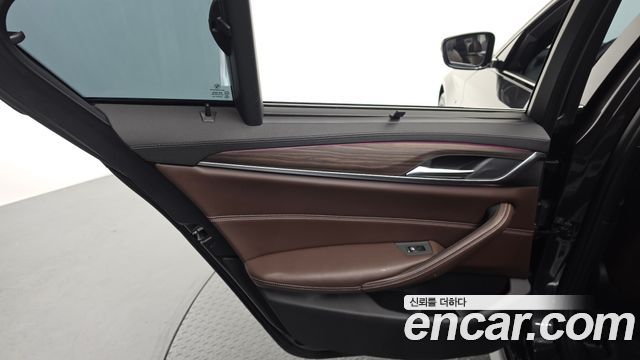 BMW 5-Series 530i M Sport Package Plus