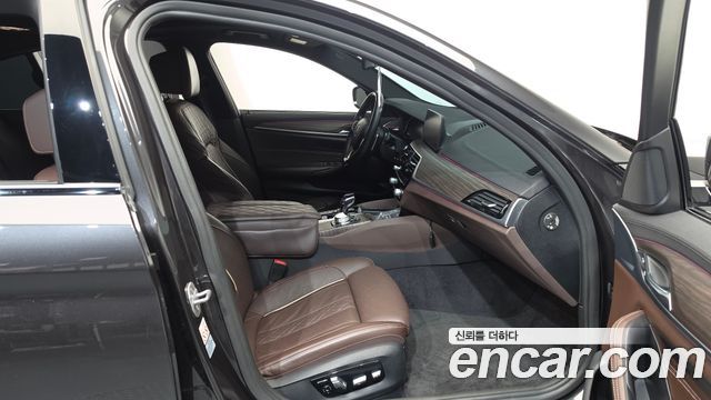 BMW 5-Series 530i M Sport Package Plus