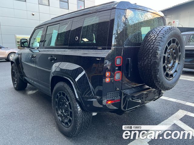 Land Rover Defender 110 P635 Octa Black