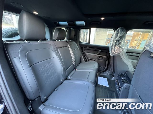Land Rover Defender 110 P635 Octa Black