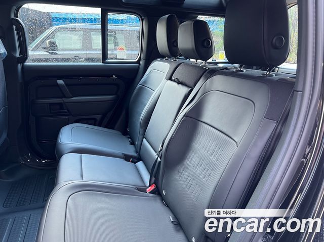 Land Rover Defender 110 P635 Octa Black