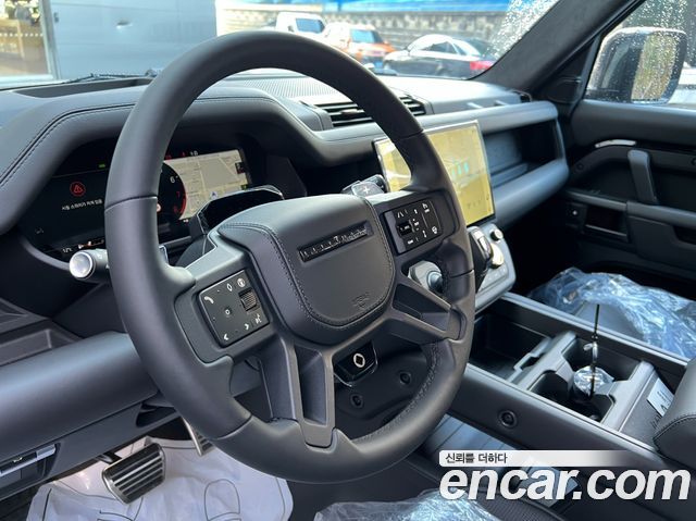 Land Rover Defender 110 P635 Octa Black