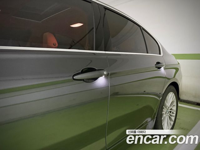 BMW 3-Series 320i Luxury