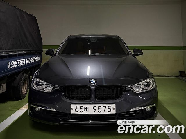 BMW 3-Series 320i Luxury